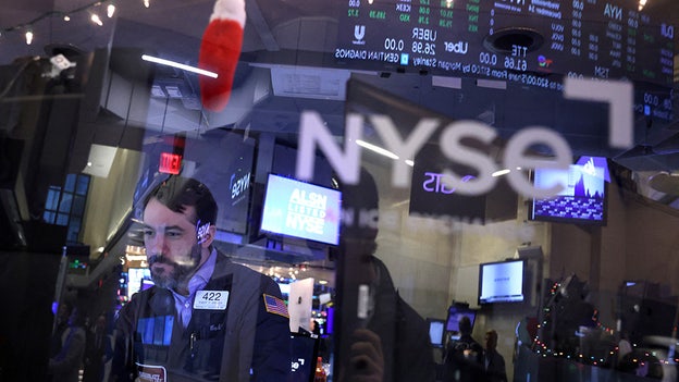 Stocks fall on recession fears