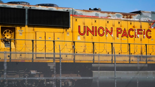 Union Pacific posts weak profit as storm delays shipments