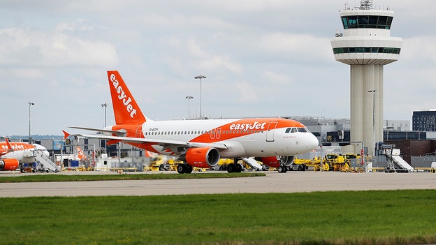 UK discount airline easyJet soars on earnings report