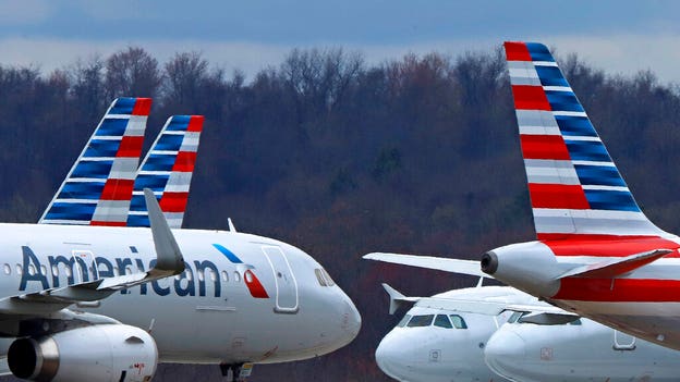 American Airlines boosts outlook after busy holiday season