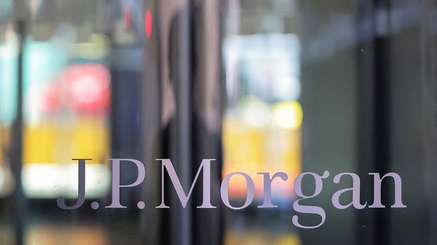 JPMorgan beats profit estimates, sees mild recession