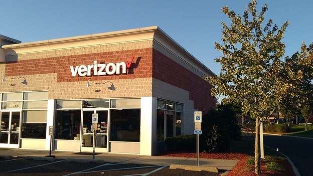 Verizon forecasts profit below estimates on wireless slowdown, 5G costs