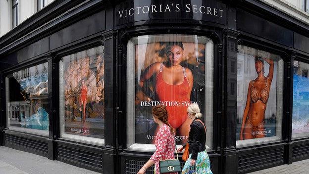 Victoria's Secret lowers Q4 guidance, announces $250M share buyback