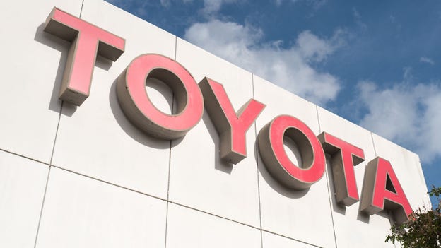 Toyota Motor net profit falls 8.1%