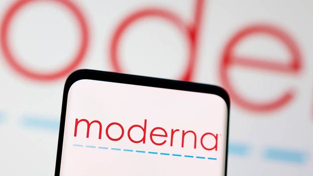 Moderna sticks to $5B sales view for COVID shot despite strong Q4