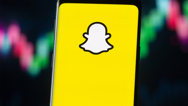 Snap shares fall as revenue stalls