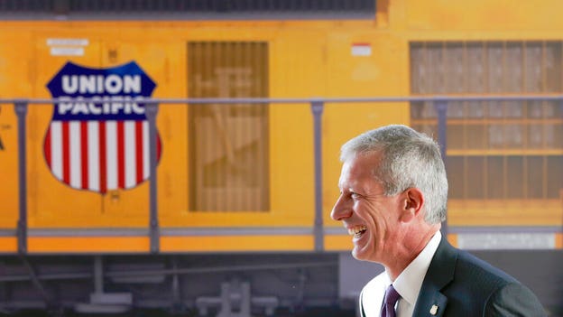 Union Pacific will replace rail CEO amid hedge fund pressure