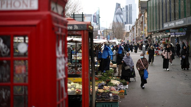 UK economy shows zero Q4 growth, narrowly avoids recession