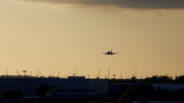US FAA presses aviation industry to eliminate 'close calls'