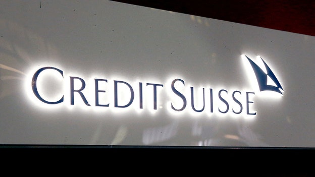 European shares sink as banks resume selloff, Credit Suisse hits new low