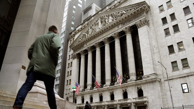 Average Wall Street bonuses dipped 26% to $176,700 last year