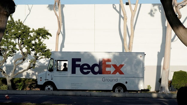 FedEx raises fiscal 2023 earnings forecast