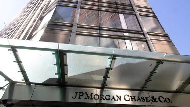 JPMorgan beats Wall Street estimates on boost from rate hikes