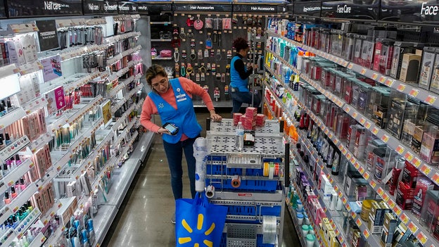 Walmart US merchandising chief Redfield to step down