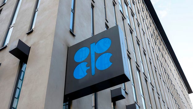 OPEC cites risks to summer oil outlook, holds demand forecast