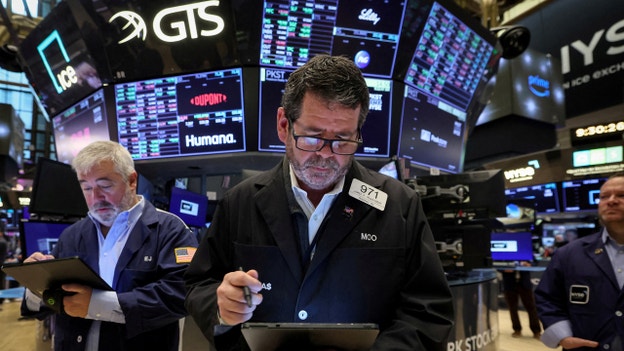 S&P 500 ekes out gain as tech supports, J&J, Goldman disappoint