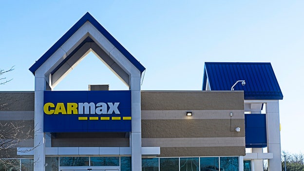 CarMax tops Wall Street profit estimates, misses on revenue