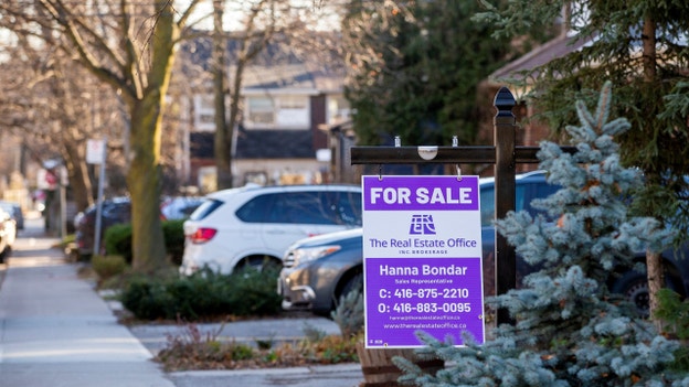 Mortgage rates inch lower for second straight week