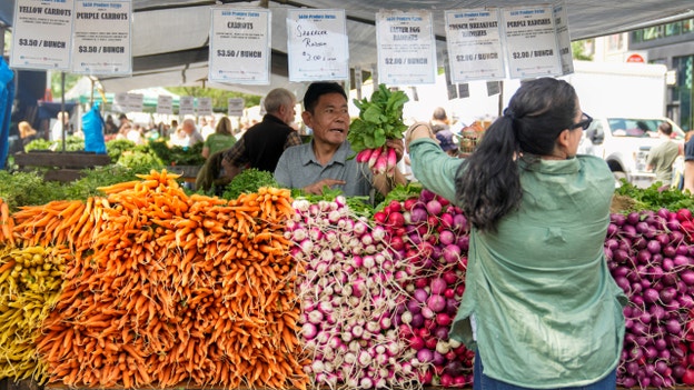 Farmers markets thrive as customers and vendors who latched on during the pandemic remain loyal