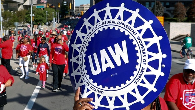 New UAW President Shawn Fain issues strongest warning yet about strikes against 3 Detroit automakers