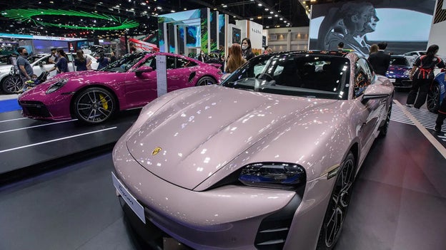 Porsche cuts Q1 profit margin outlook amid US tariffs