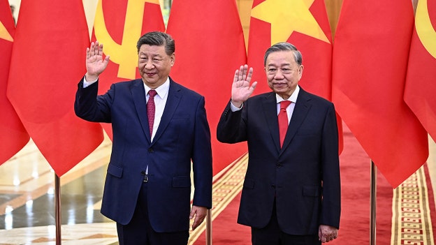 Xi tells Vietnam to oppose 'bullying' on tariffs