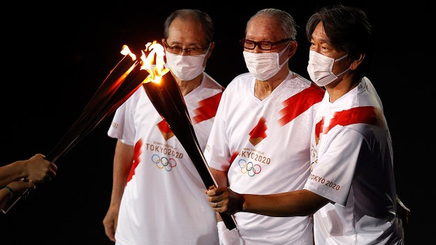 Hideki Matsui, Sadaharu Oh serve as Olympic torch bearers at opening ceremony