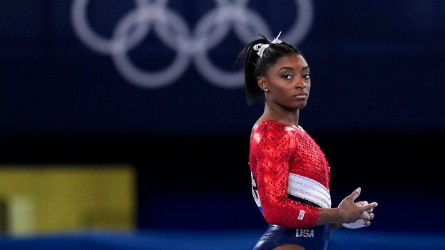 Simone Biles pulls out of the individual floor exercise at Tokyo Olympics