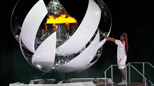 Naomi Osaka lights Olympic cauldron to end Tokyo ceremony
