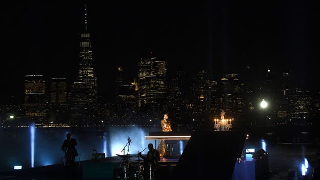 Alicia Keys gives breathtaking performance of 'Empire State of Mind' as she pays tribute to NYC