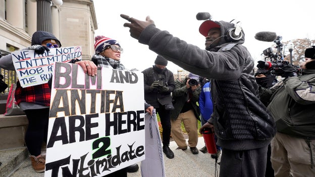 Scenes outside the courthouse