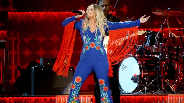 Miranda Lambert opens CMA Awards with medley of her hit songs