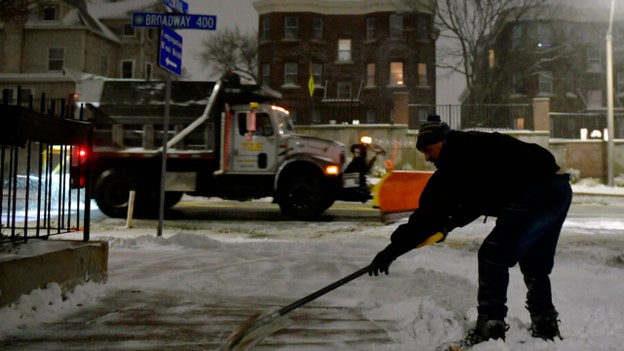 Heavy snow, windy weather threaten eastern US