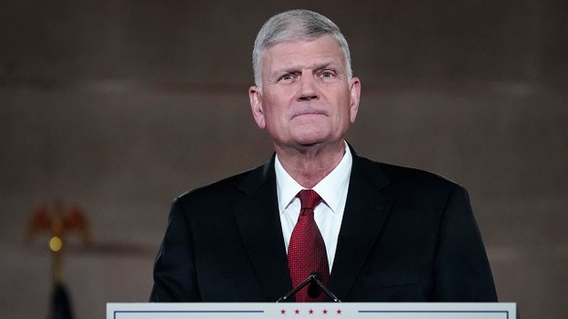 Franklin Graham criticized for asking people to pray for Putin