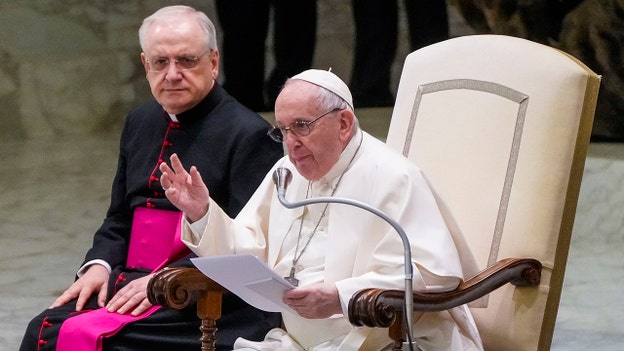 The pope calls for a de-escalation of tensions in Ukraine