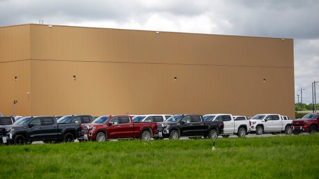 General Motors si pronajímá nákladní letadla, aby obešla blokádu Ambassador Bridge, uvádí zpráva