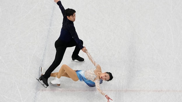 Sui Wenjing, Han Cong earn gold at last in pairs figure skating