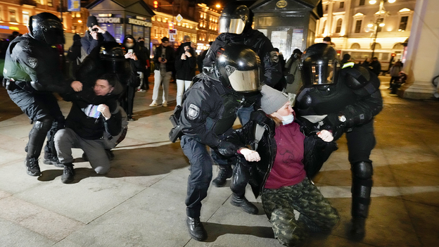 Nearly 7,000 arrested in Russia for protesting war
