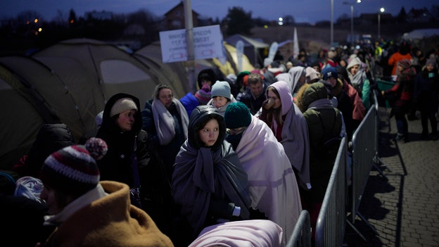 近160万难民逃离乌克兰前往波兰：波兰边境机构