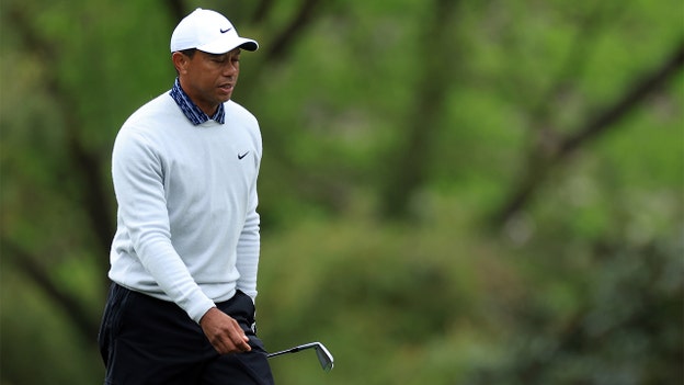 Tiger Woods struggles on No. 5, scores a double bogey