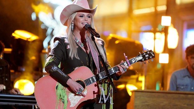 Miranda Lambert takes CMT Awards stage with performance of ‘If I Was a Cowboy’