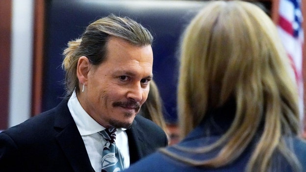 Addiction nurse testifies that Johnny Depp gave her gifts