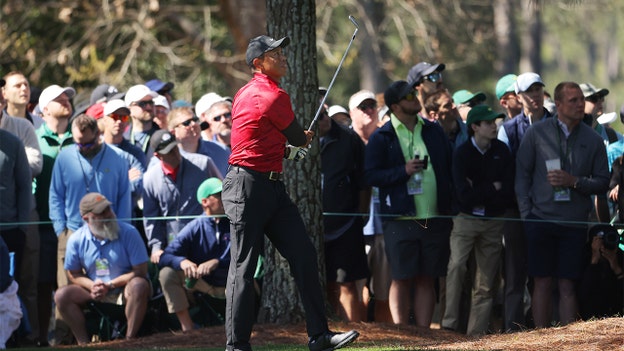 Tiger Woods tees of on first, makes par after struggles on Saturday