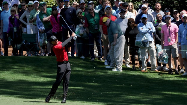 Woods starts back nine with par on No. 10, recovers after bad drive