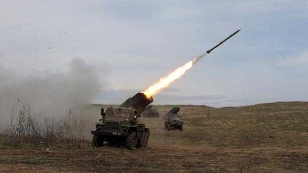 Images show Ukrainian troops fighting back against Russia as battle shifts east