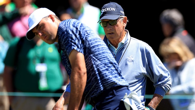 Scottie Scheffler, Cameron Smith tee off at first