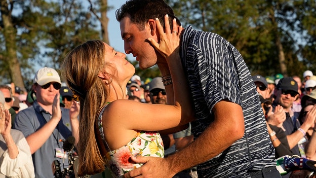 Scottie Scheffler celebrates with his wife, Meredith