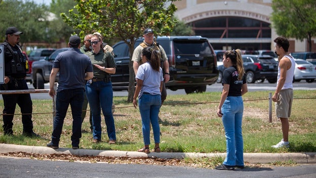 Uvalde, Texas school shooting: 14 students, one teacher killed, suspected shooter dead, Gov. Abbott