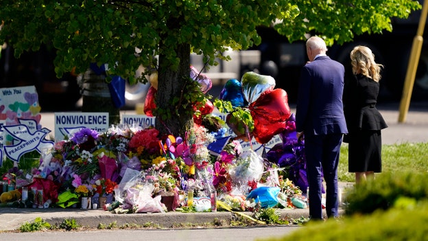 President Biden meets Buffalo shooting victims’ families following Tops Market attack