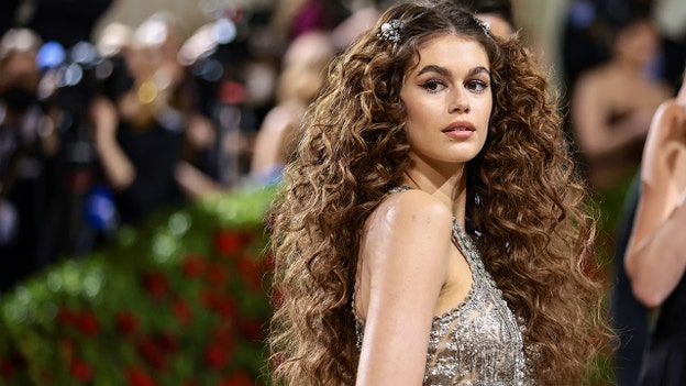 Kaia Gerber shimmers in silver at 2022 Met Gala as lioness mane steals the show
